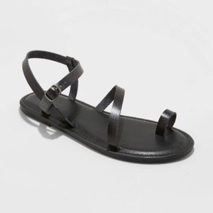 NWT: Universal Thread Black 7.5 Sandals!